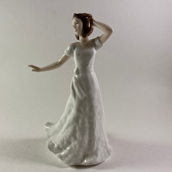 ROYAL DOULTON - CHARMED Figurine #HN 4445 Artist Signed 5.5" inches tall - Picture 6 of 9